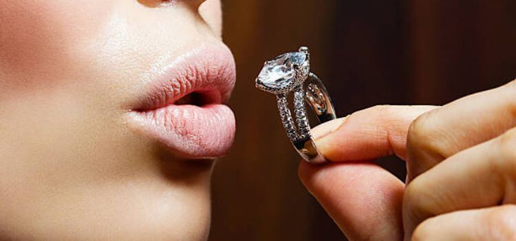  Diamond Rings: A Timeless Classic